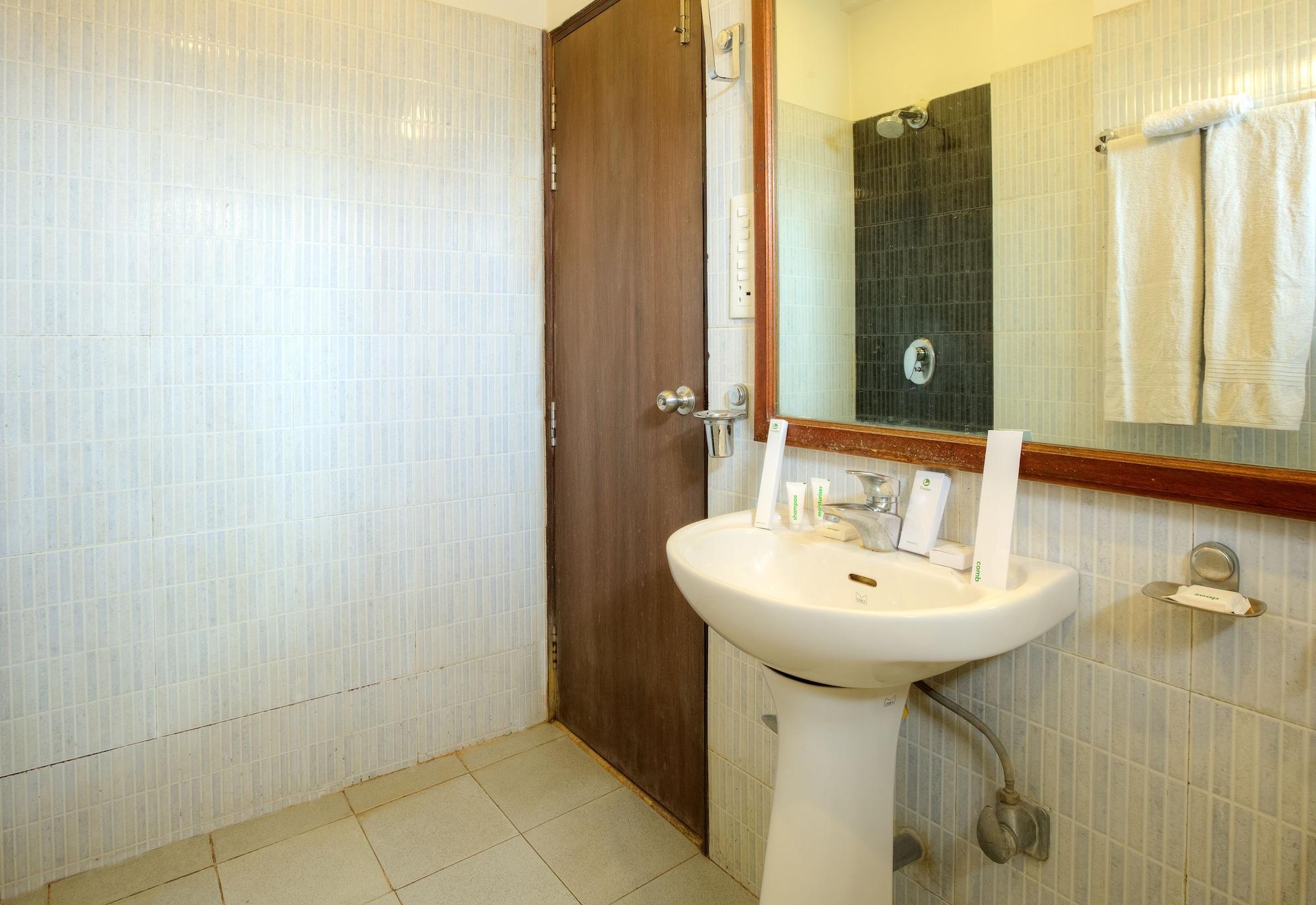 Treebo Shivam Inn Near Singapore Mall Λάκναου Εξωτερικό φωτογραφία