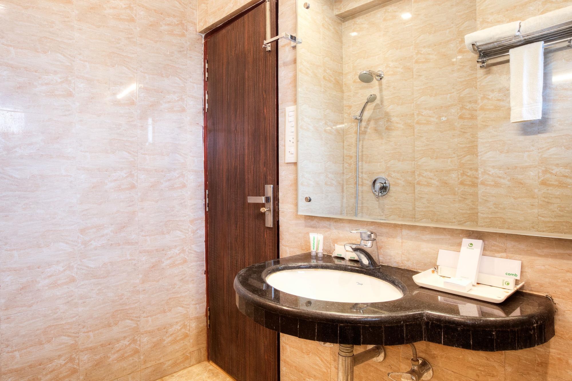 Treebo Shivam Inn Near Singapore Mall Λάκναου Εξωτερικό φωτογραφία