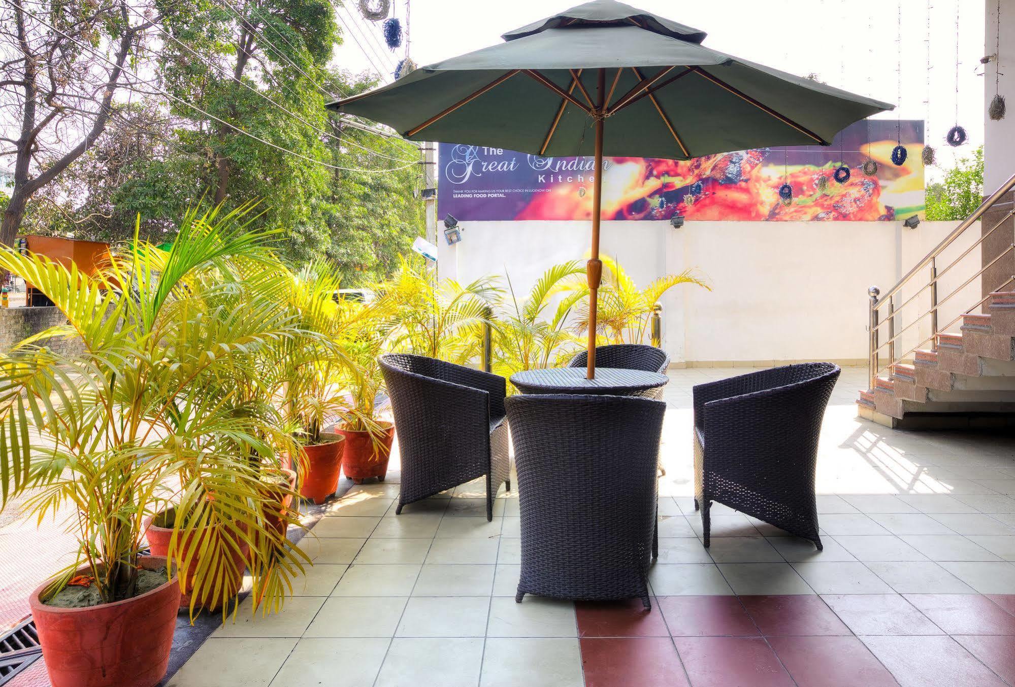 Treebo Shivam Inn Near Singapore Mall Λάκναου Εξωτερικό φωτογραφία