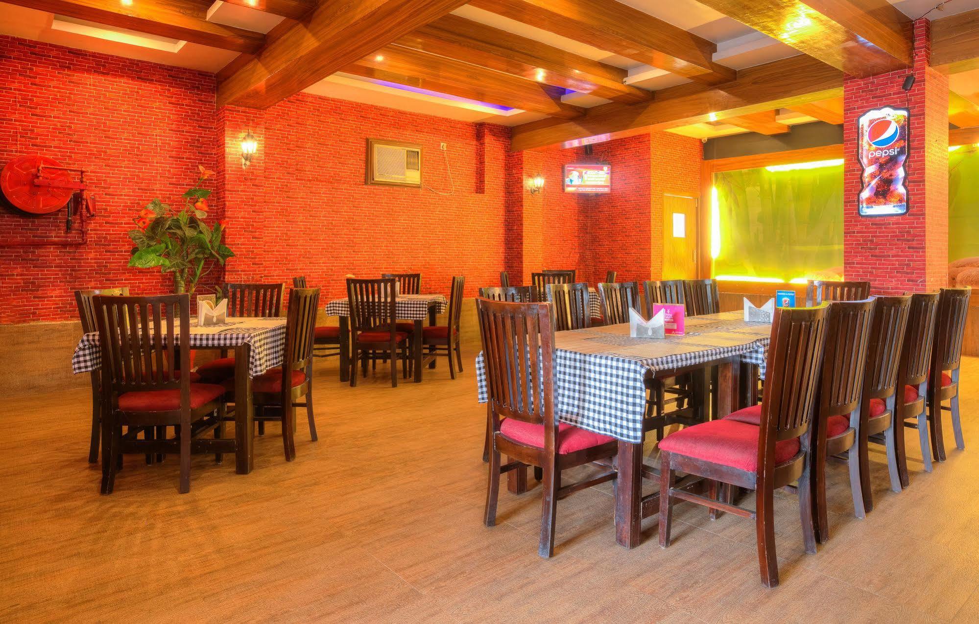 Treebo Shivam Inn Near Singapore Mall Λάκναου Εξωτερικό φωτογραφία
