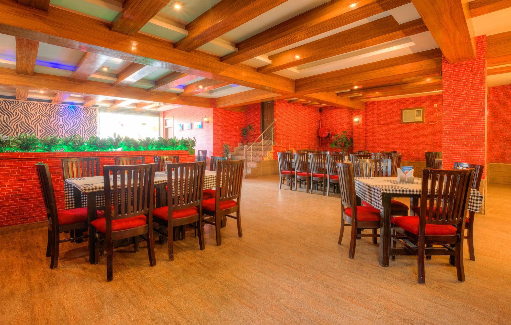 Treebo Shivam Inn Near Singapore Mall Λάκναου Εξωτερικό φωτογραφία