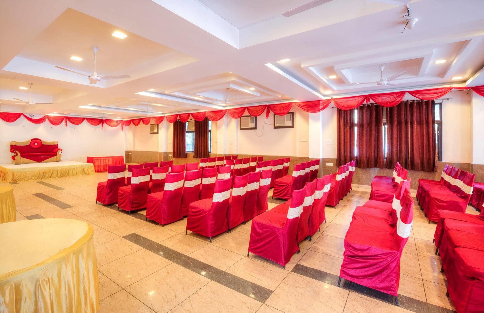 Treebo Shivam Inn Near Singapore Mall Λάκναου Εξωτερικό φωτογραφία