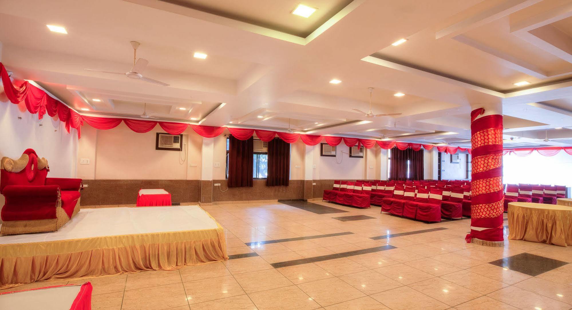 Treebo Shivam Inn Near Singapore Mall Λάκναου Εξωτερικό φωτογραφία
